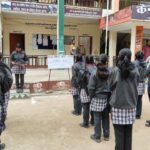 चमोली : विद्यालयों में चुनाव की पाठशाला का आयोजन कर नए मतदाताओं को कर रहे जागरूक