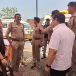 देहरादून : जिलाधिकारी श्रीमती सोनिका एवं वरिष्ठ पुलिस अधीक्षक अजय सिंह ने आज तीन पानी हरिद्वार रोड ;हाईवेद्ध पर बनाए गए स्टॉपेज केंद्र का निरीक्षण कर व्यवस्थाओं का जायजा लिया