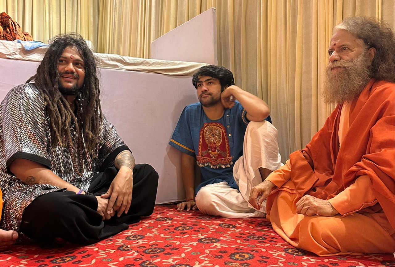 पूज्य स्वामी चिदानन्द सरस्वती जी, आचार्य धीरेन्द्र कृष्ण शास्त्री जी एवं हंसराज रघुवंशी जी के सान्निध्य में भक्ति से पुलकित हुआ संगम तट