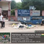 मेला अस्पताल के मुख्य गेट पर कूड़े का ढेर 