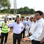 आगामी कांवड़ यात्रा एवं कुंभ मेले को सुगम एवं सुव्यवस्थित बनाने हेतु जिलाधिकारी ने फ्लाईओवर निर्माण कार्यों का किया स्थलीय निरीक्षण