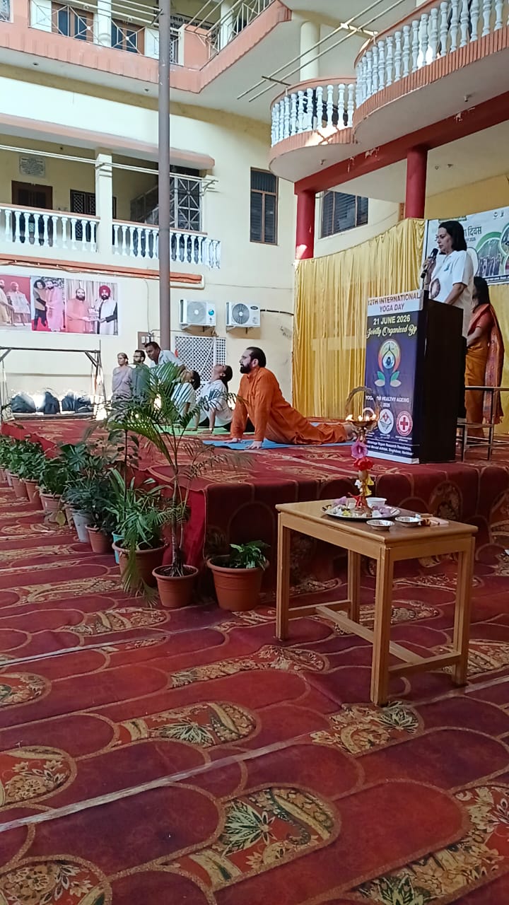 स्वस्थ जीवन के लिए करें , योगिक अभ्यास :  स्वामी संतोषानंद