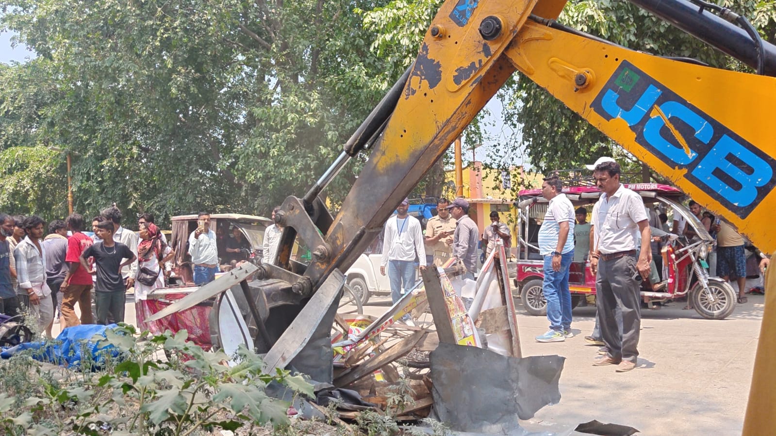 हरिद्वार में अतिक्रमण पर बड़ी कार्रवाई, रोडीबेलवाला क्षेत्र में चला नगर निगम का बुलडोजर