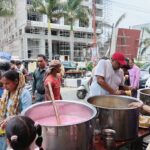 निर्जला एकादशी पर सामाजिक संस्थाओं ने किया मीठे शरबत का वितरण  हरिद्वार, 25 जून 2026 :  निर्जला एकादशी के पावन अवसर पर धर्मनगरी हरिद्वार में विभिन्न सामाजिक एवं धार्मिक संस्थाओं द्वारा श्रद्धालुओं और राहगीरों के लिए मीठे शरबत का वितरण किया गया। भीषण गर्मी के बीच जगह-जगह लगाए गए शरबत शिविरों में हजारों श्रद्धालुओं ने शीतल पेय ग्रहण कर राहत महसूस की। निर्जला एकादशी के पावन अवसर पर आज हरिद्वार में खन्ना नगर के पास आने-जाने वाले श्रद्धालुओं को मीठा शरबत पिलाकर सेवा भाव का परिचय दिया।   इस दौरान अखंड परशुराम अखाड़े के अध्यक्ष अधीर कौशिक  ने कहा कि निर्जला एकादशी पर जल और शरबत का वितरण करना पुण्य का कार्य माना जाता है और इससे मानव सेवा का संदेश भी मिलता है। श्रद्धालुओं ने सामाजिक संस्थाओं की इस पहल की सराहना करते हुए कहा कि भीषण गर्मी में इस प्रकार के सेवा कार्य लोगों को राहत पहुंचाने के साथ-साथ समाज में भाईचारे और परोपकार की भावना को भी मजबूत करते हैं। पूरे दिन चले शरबत वितरण कार्यक्रम में बड़ी संख्या में स्वयंसेवकों ने बढ़-चढ़कर भाग लिया।  इस अवसर पर स्वामी कार्तिक गिरि जी ,अखंड परशुराम अखाड़े के अध्यक्ष अधीर कौशिक जी सुमित चावला जी ,गौरव गोयल जी, सीमा गोयल जी, सात्विक गोयल जी ,प्रियम गोयल जी ,अंकित गोयल जी, आदि लोग मौजूद रहे