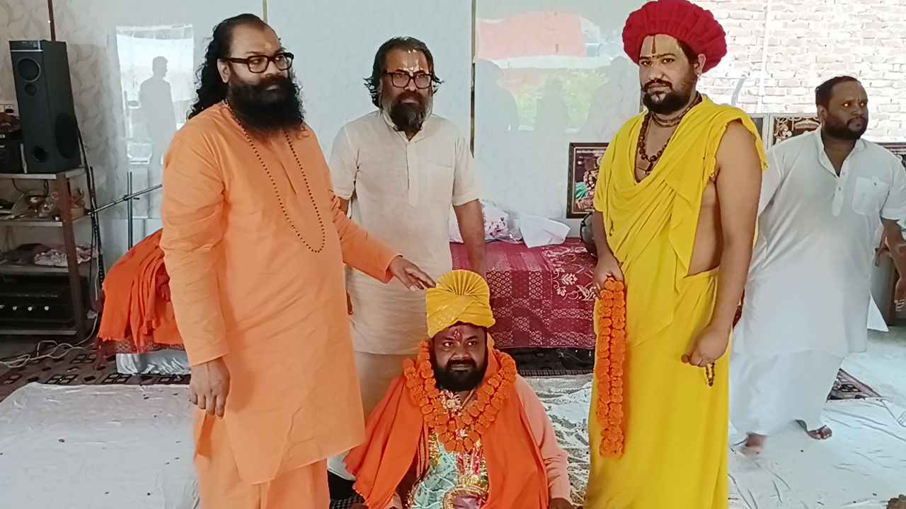डॉ. स्वामी संतोष मुनि जी महाराज की तिलक-चादर विधि धूमधाम से संपन्न