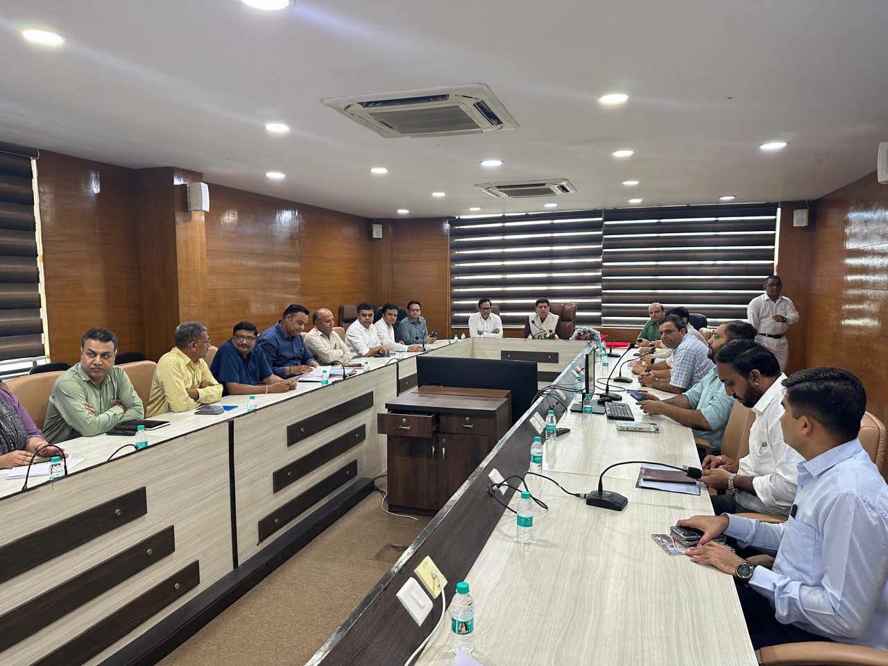 उत्तराखंड के परिवहन मंत्री प्रदीप बत्रा ने गुजरात प्रवास के दौरान गुजरात राज्य सड़क परिवहन निगम (GSRTC) के आयुक्त कार्यालय का अवलोकन किया