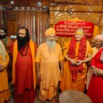 श्री पंचायती अखाड़ा नया उदासीन पंजाब गुट के संतों ने   निरंजन पीठाधीश्वर आचार्य महामंडलेश्वर स्वामी कैलाशानंद गिरी से भेंट की